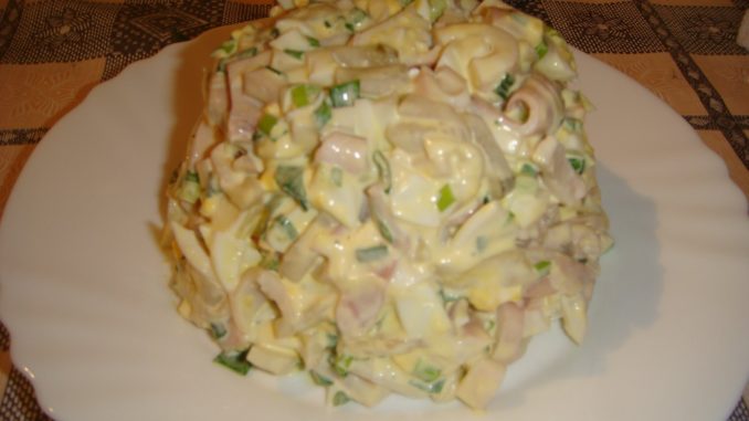 Салат из кальмаров и лука Салат из кальмаров и лука