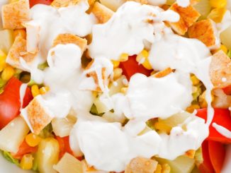 Салат из курицы с пекинской капустой и кукурузой