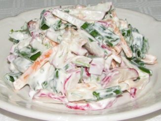 Салат из редиса и огурцов