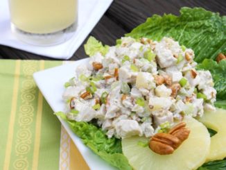 Салат из запеченной курицы с ананасами