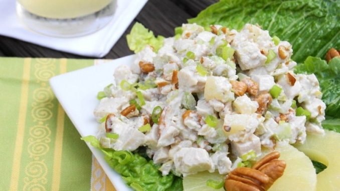 Салат из запеченной курицы с ананасами Салат из запеченной курицы с ананасами