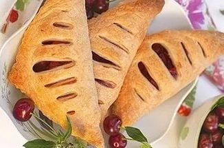 Слойки с вишней