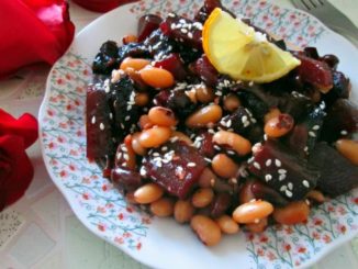 Свекольный салат с фасолью и черносливом
