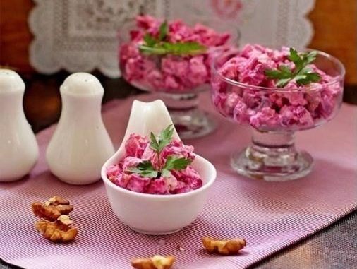 Свекольный салат с курицей Свекольный салат с курицей