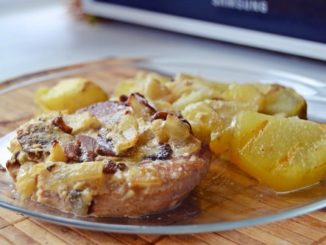 Свинина с картофелем и грибами в мультиварке