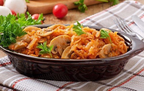 Тушеная капуста с грибами и сладким перцем Тушеная капуста с грибами и сладким перцем