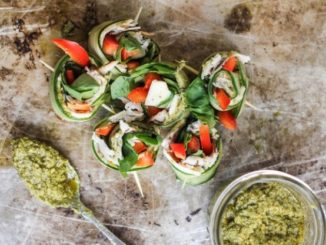 Закуска с огурцом и копченой индейкой