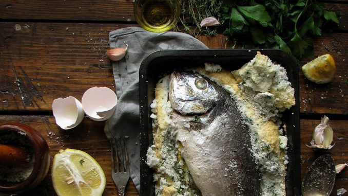 Дорада в соляной корке Дорада в соляной корке