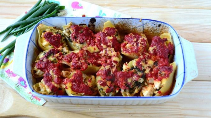 Фаршированные ракушки Курица в шпинате Фаршированные ракушки "Курица в шпинате"