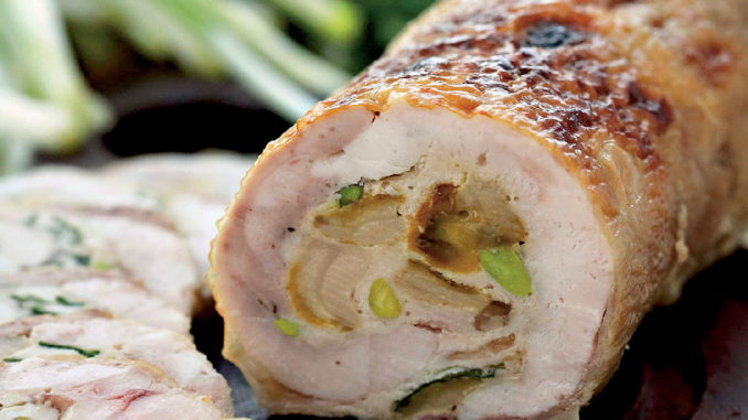 Холодный рулет из куриных грудок Холодный рулет из куриных грудок