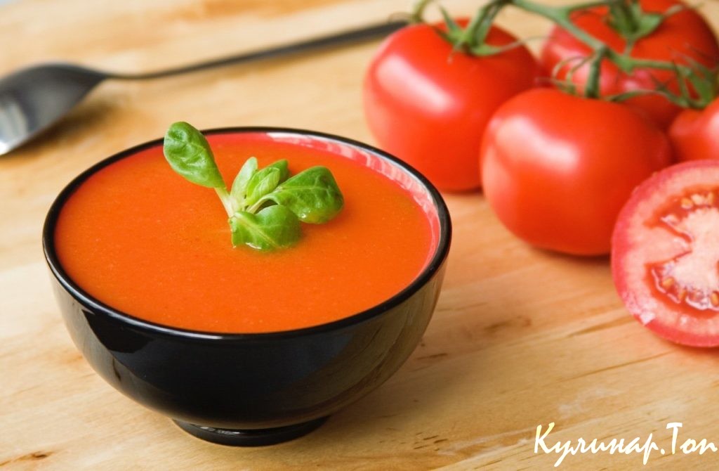 Испанский гаспачо с кинзой и соусом табаско