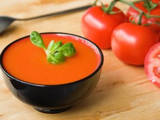 Испанский гаспачо с кинзой и соусом табаско