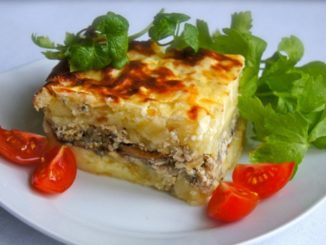 Картофельная запеканка с фаршем и грибами