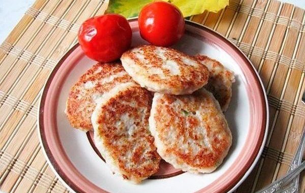 Котлеты из индейки с молоком и манной крупой Котлеты из индейки с молоком и манной крупой