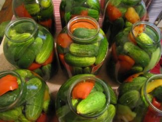 Маринованные огурцы со сладким перцем