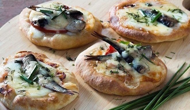 Мини-пицца со шпротами Мини-пицца со шпротами