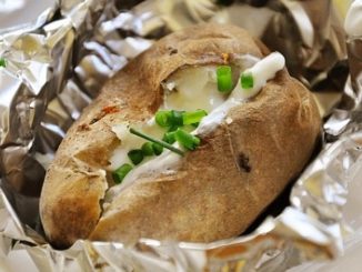 Молодая картошка, запечённая в духовке в фольге