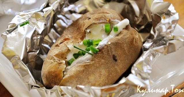 Молодая картошка, запечённая в духовке в фольге Молодая картошка, запечённая в духовке в фольге