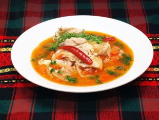 Острый суп из курицы и риса
