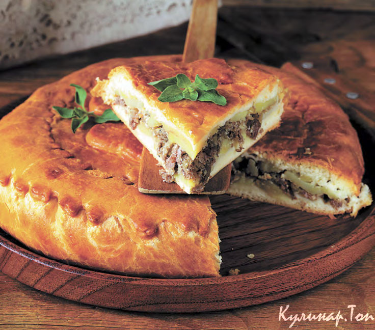 Пирог с курицей, грибами и кабачками