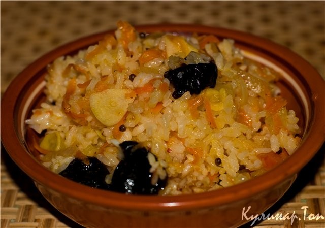 Плов с треской и черносливом