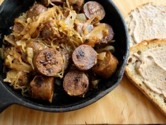 Польские колбаски с квашеной капустой