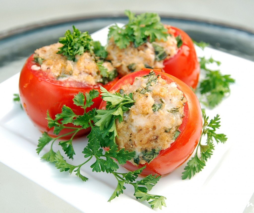 Помидоры фаршированные курицей