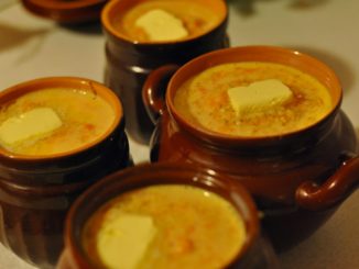 Пшенная каша с маслом в горшочках