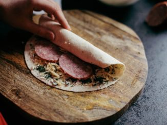 Роллы с сыром и салями