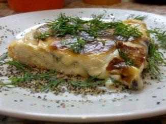 Рыбная запеканка с грибами под соусом бешамель