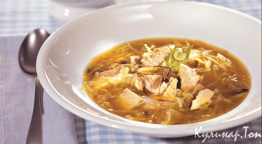 Щи из кислой капусты с грибами