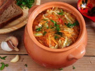Щи с квашеной капустой и томатом