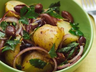 Салат из картофеля с маслинами