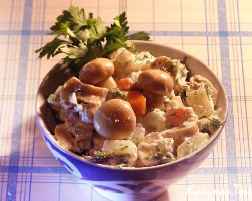 Салат овощной с мясом и макаронами по-французски