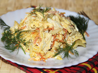 Салат с копченым сыром