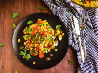 Салат с кукурузой и курицей