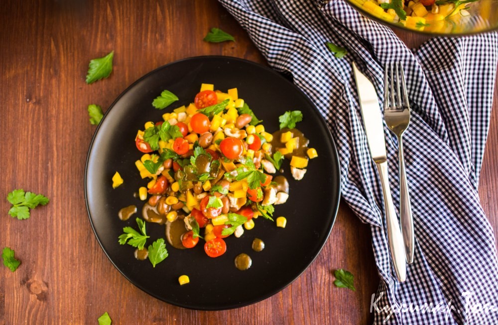 Салат с кукурузой и курицей