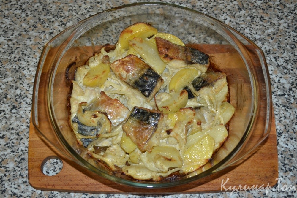 Скумбрия с картофелем, запеченные под майонезом