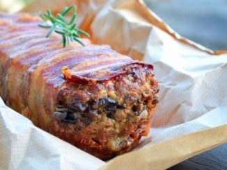 Слоёная мясная запеканка в беконе