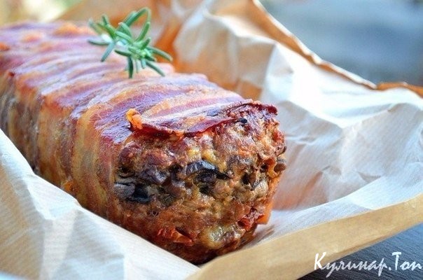 Слоёная мясная запеканка в беконе