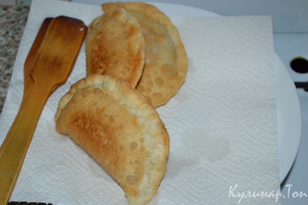 Сочные чебуреки со свининой и говядиной