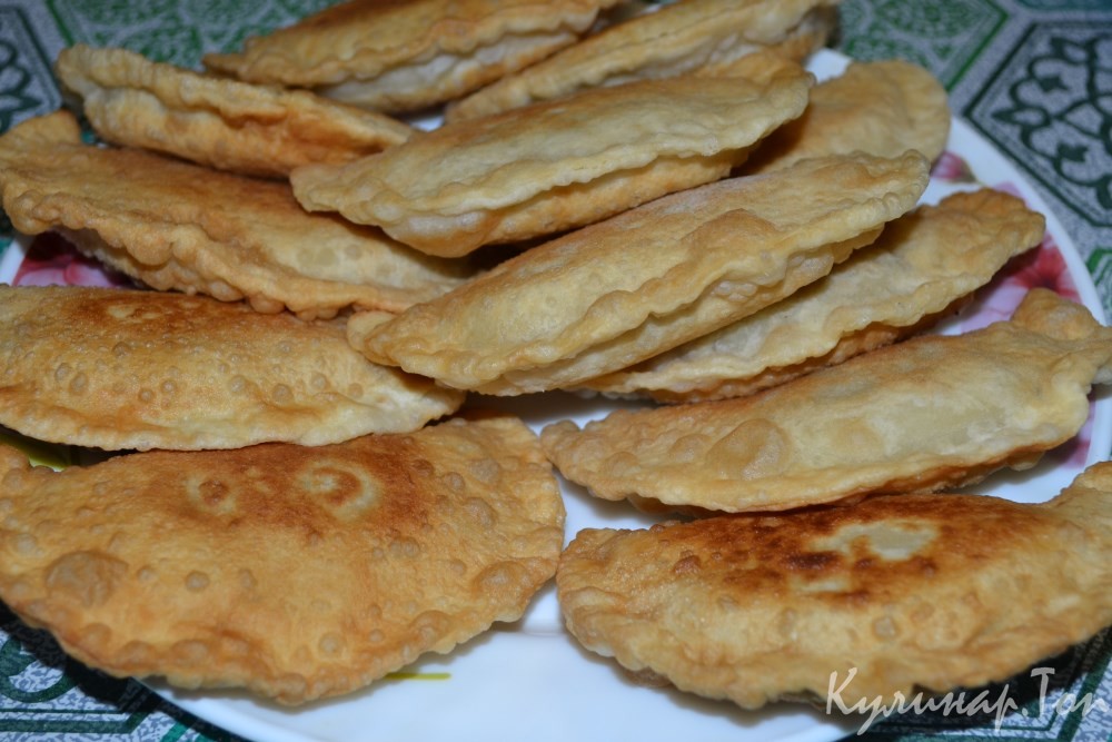 Сочные чебуреки со свининой и говядиной