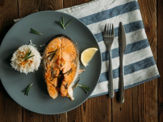 Стейк из семги с розмарином и лимоном