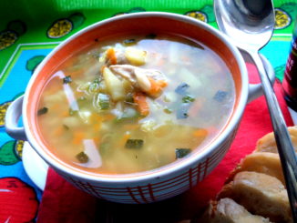Суп из куриных крылышек с овощами в мультиварке
