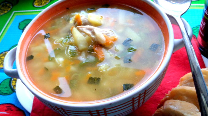 Суп из куриных крылышек с овощами Суп из куриных крылышек с овощами в мультиварке