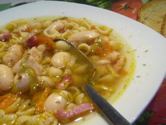 Суп с ракушками и фасолью