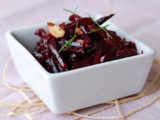Свекла с черносливом, чесноком и грецкими орехами