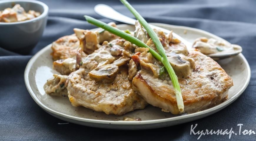 Свинина с грибами и беконом
