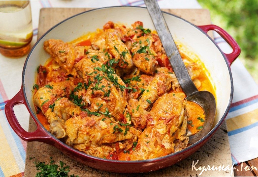 Тушеная курица с паприкой в сливках в мультиварке