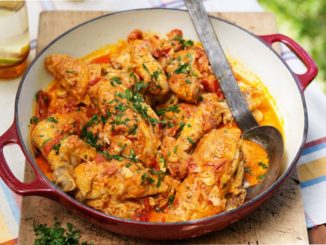 Тушеная курица с паприкой в сливках в мультиварке